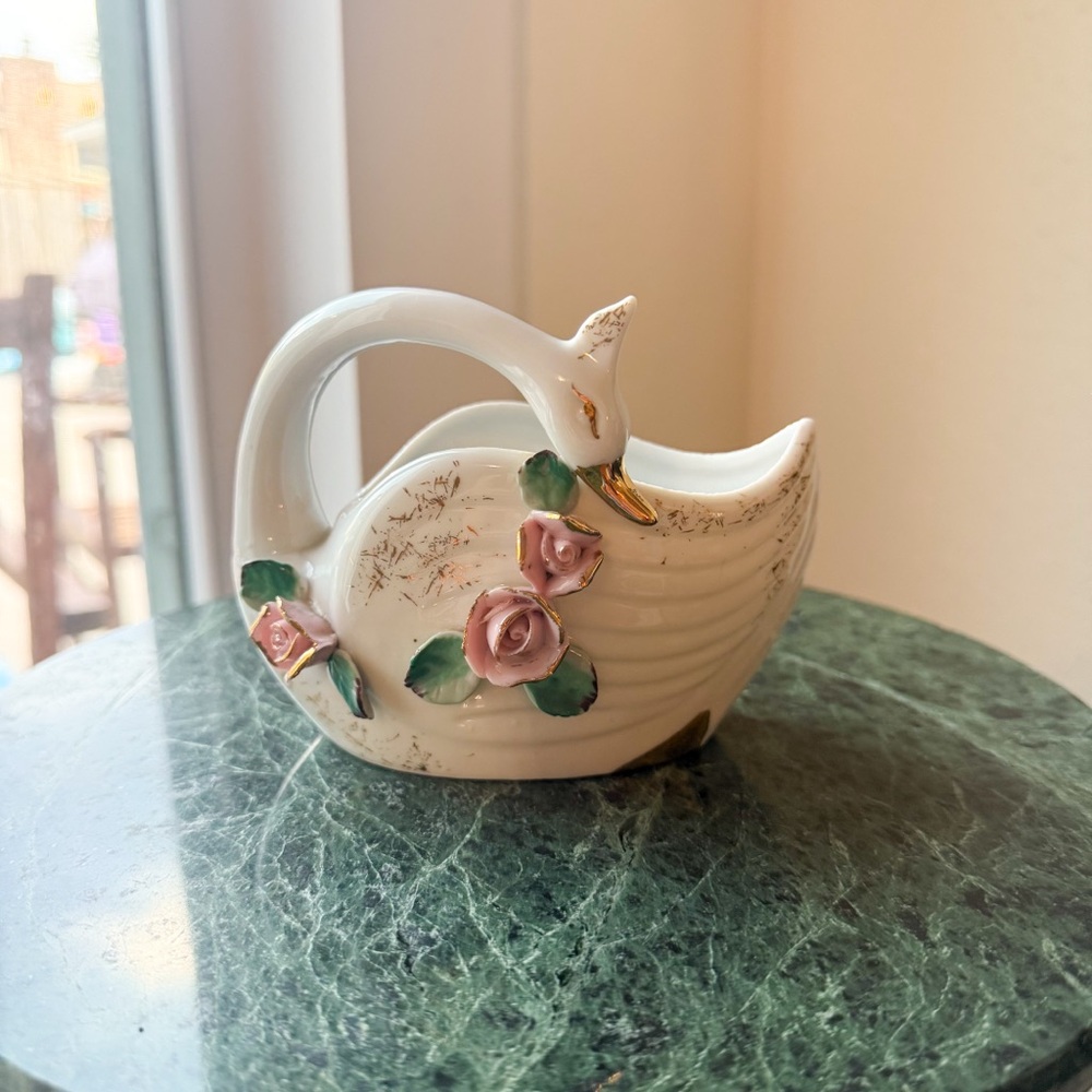 Vintage Decor White Porcelain Swan Planter Vase Pink Roses Gold Trim Japan 5”